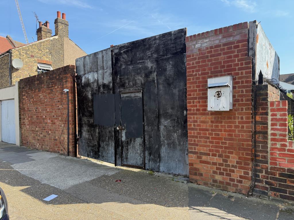 Lot: 42 - A PARCEL OF FREEHOLD LAND - Double gates give access to yard